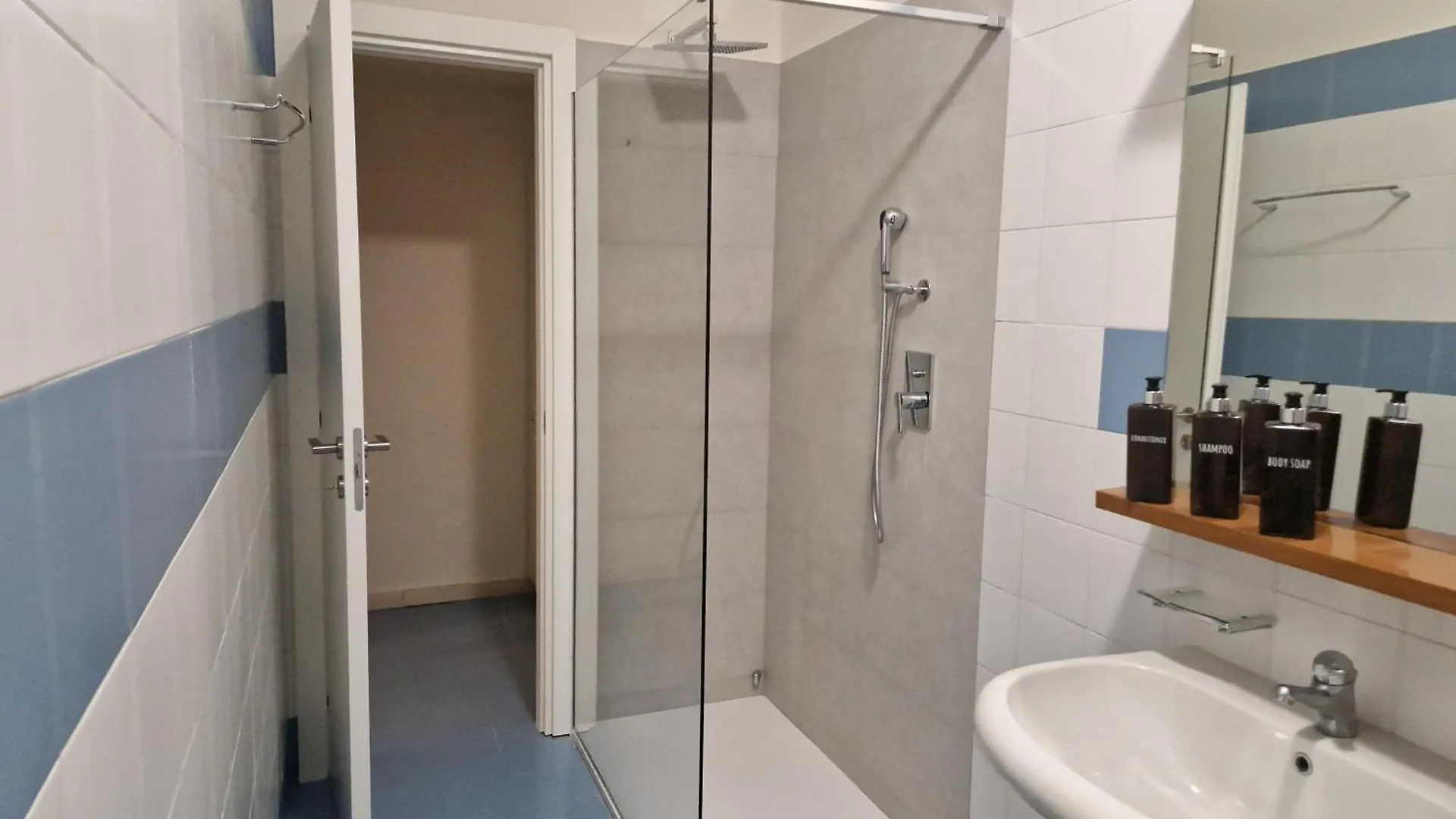 Charming Towers Guest House-Apartment Milan 0*,  Italy